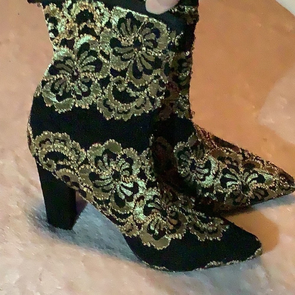 Bamboo booties gold and black mesh lace 9.5